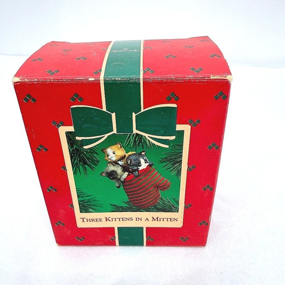 Hallmark Keepsake Ornament Three Kittens in a Mitten Vintage Holiday Decor